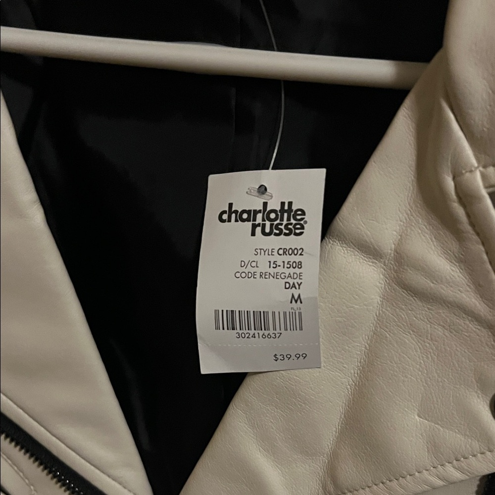Chic White Cropped Jacket - Picture 2 of 2